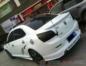 汽车尾翼大小多少